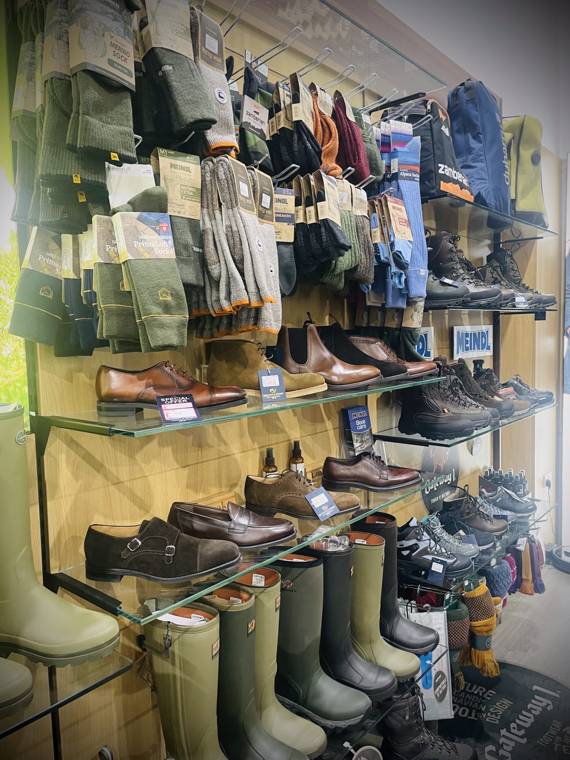 £5000 TO SPEND AT EMMETT & STONE! - Image 3